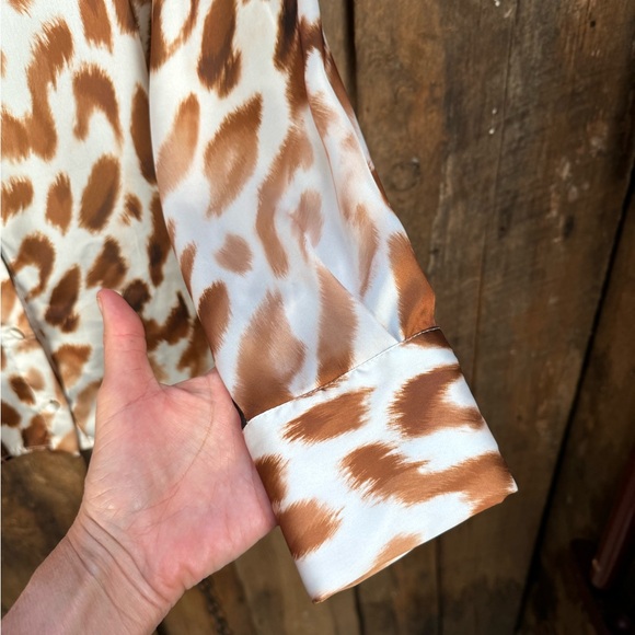 Zara Giraffe Print Blouse - Size medium - Picture 4 of 10